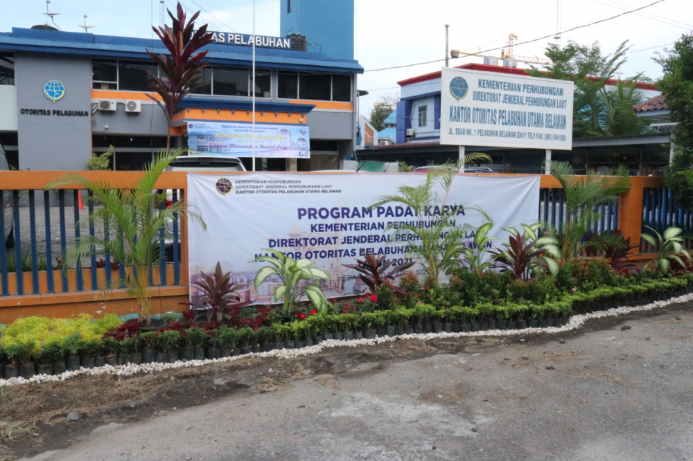 KANTOR OTORITAS PELABUHAN UTAMA BELAWAN LAKSANAKAN PROGRAM PADAT KARYA