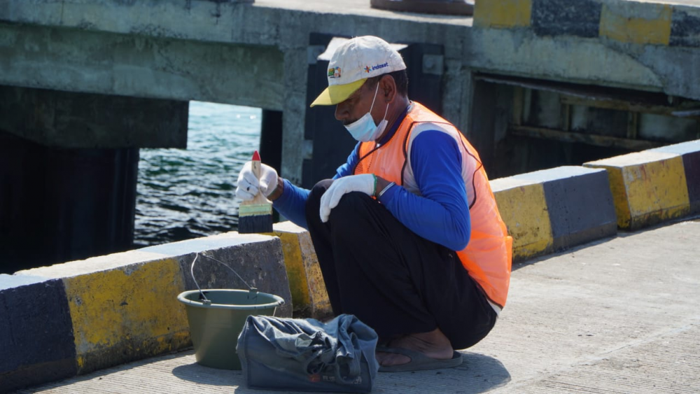 TINGKATKAN PEREKONOMIAN WARGA SEKITAR, DITJEN HUBLA GELAR PADAT KARYA DI PELABUHAN PANGANDARAN