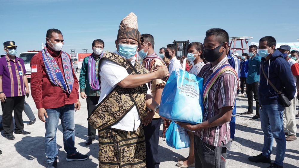 RATUSAN ORANG MASYARAKAT KUPANG IKUTI PROGRAM PADAT KARYA DITJEN HUBLA 2021
