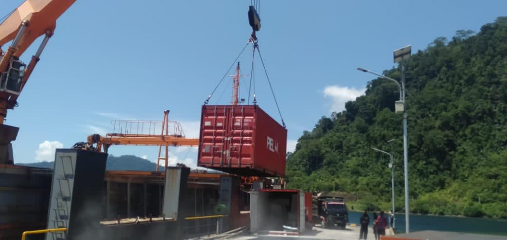 PERDANA, TOL LAUT ANGKUT VCO DARI MALUKU UTARA KE PULAU JAWA