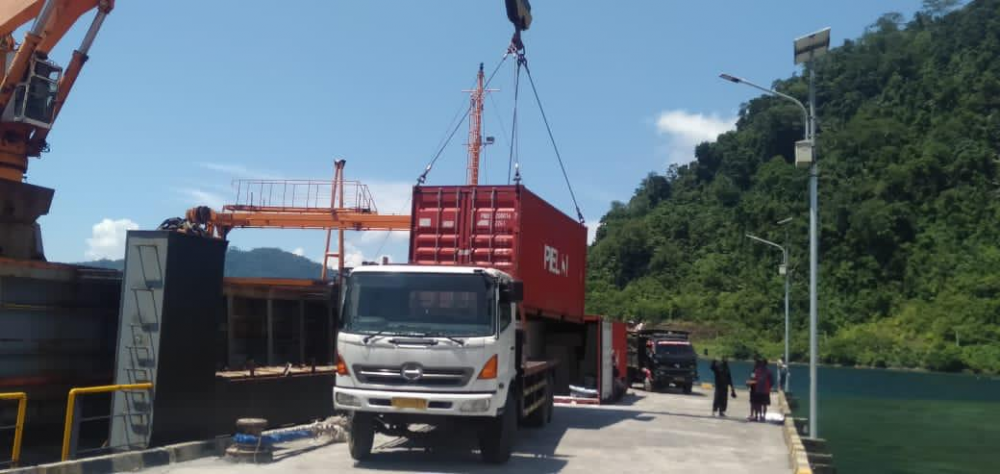 PERDANA, TOL LAUT ANGKUT VCO DARI MALUKU UTARA KE PULAU JAWA