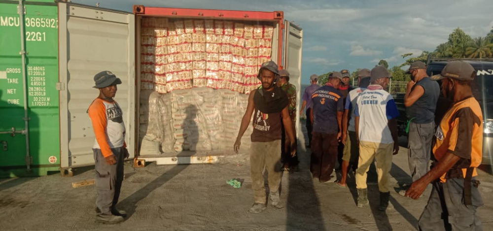 TRAYEK T-19 TOL LAUT: KUNCI SUKSES  PENYERAPAN DAN PENDISTRIBUSIAN BERAS DI PAPUA -  PAPUA BARAT