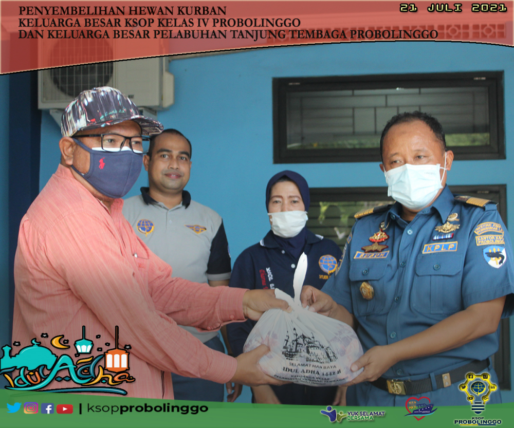 PEMOTONGAN HEWAN KURBAN DI KANTOR KSOP KELAS IV PROBOLINGGO DAN PEMBAGIAN KE MASYARAKAT
