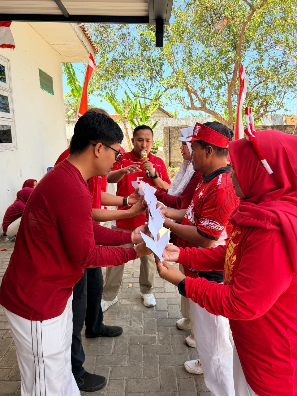 Semarak Kemerdekaan, KSOP Kelas IV Kalianget Hiasi Lingkungan Kerja dengan Nuansa Merah Putih