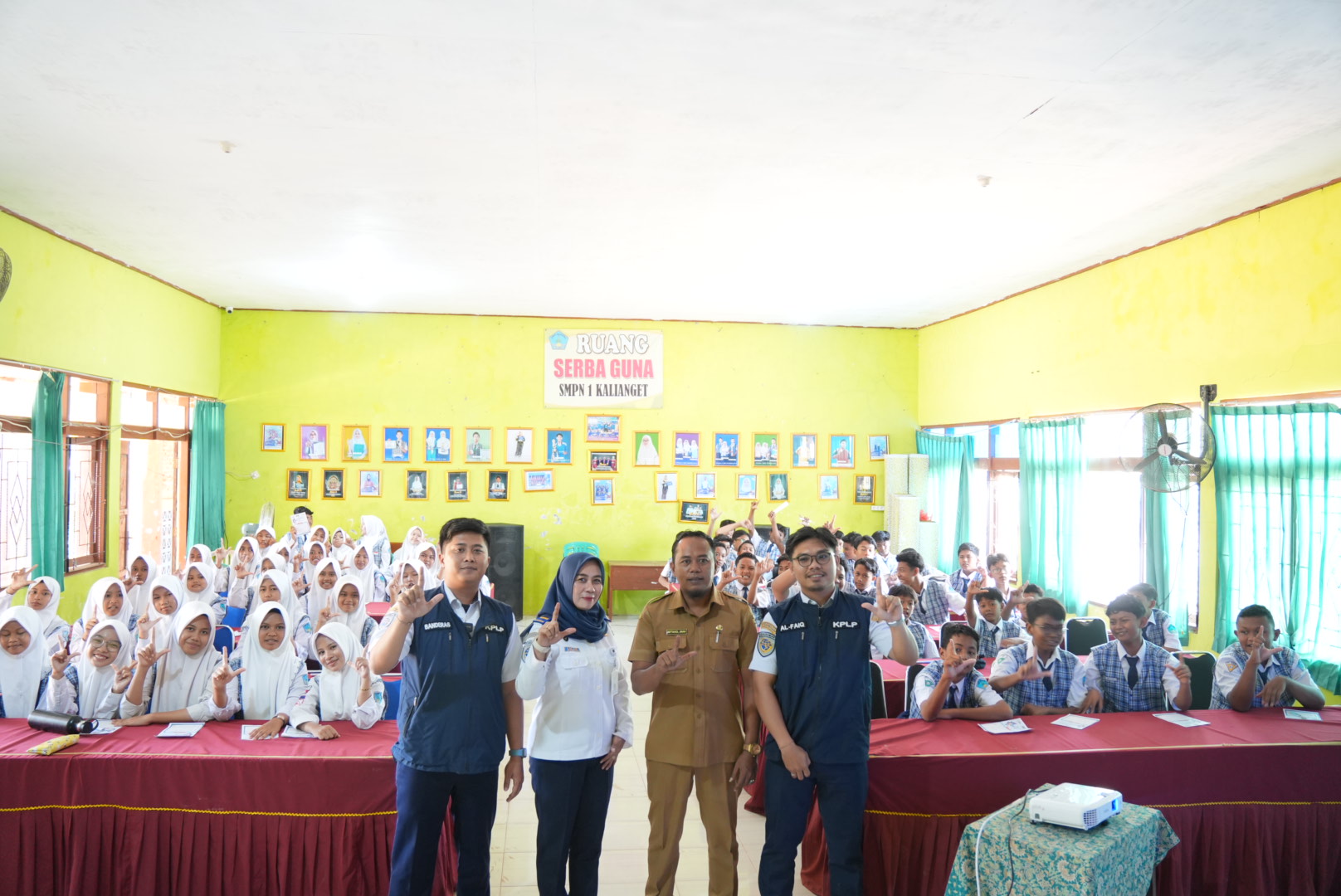 Tingkatkan Kesadaran Maritim, KSOP Kelas IV Kalianget Gelar Edukasi Keselamatan Pelayaran di SMPN 1 Kalianget