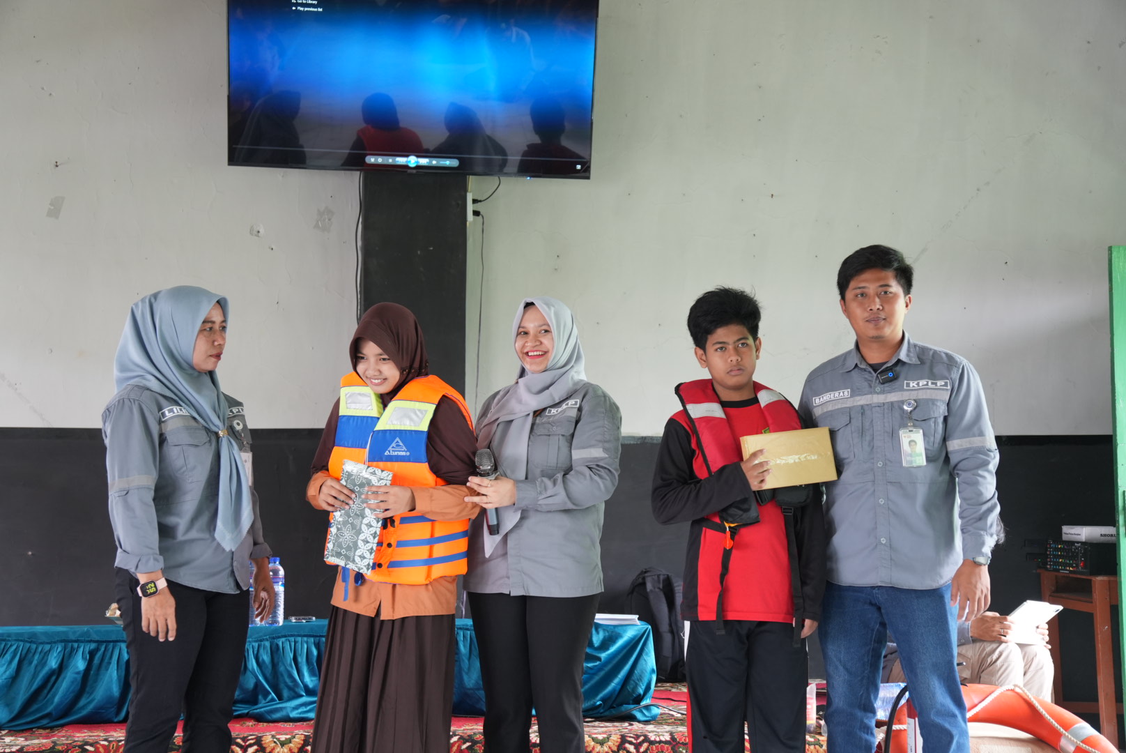 Tingkatkan Kesadaran Maritim Sejak Dini, KSOP Kalianget Sukses Gelar Sosialisasi Keselamatan Pelayaran di Ponpes Raudhatut Thalibin