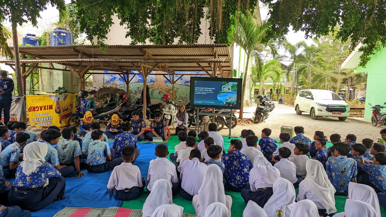 KSOP Kelas IV Kalianget Tanamkan Budaya Keselamatan Transportasi Laut bagi pelajar asal kepulauan di SMPN 2 Kalianget