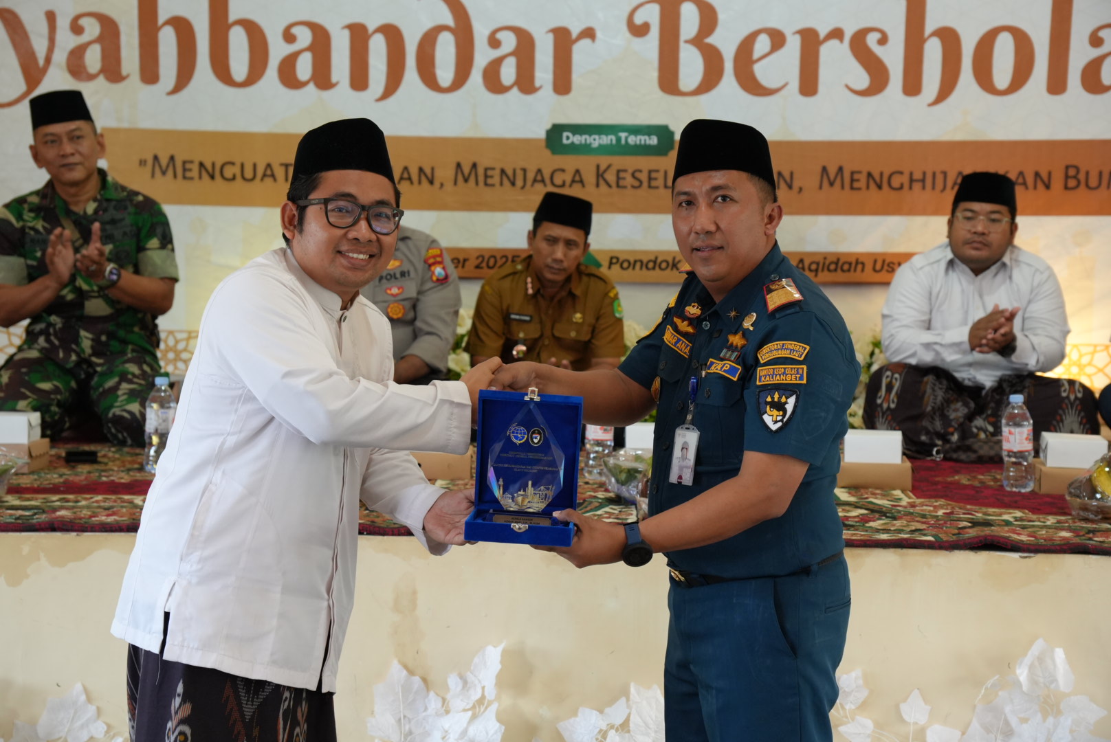 Gelar Syahbandar Bersholawat, KSOP Kalianget Edukasi Santri Ponpes Aqidah Usymuni tentang Keselamatan Pelayaran
