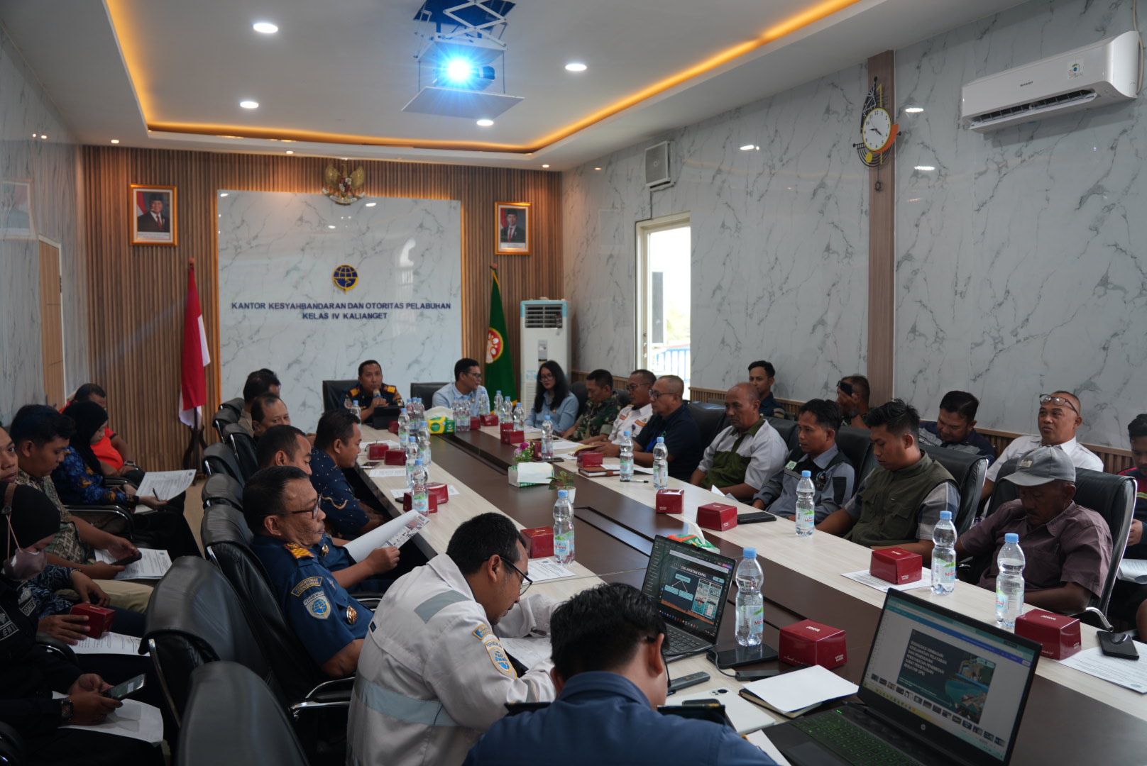 Wujudkan Pelayaran Aman dan Taat Hukum, KSOP Kalianget Gelar Sosialisasi Lintas Sektor Bersama Kejari Sumenep