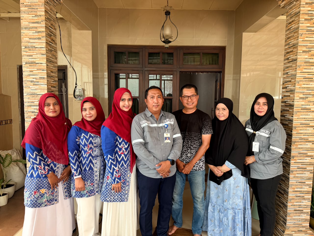 Pererat Silaturahmi, KSOP Kalianget Bersama DWP Laksanakan Giat Anjangsana ke Pegawai Purnatugas