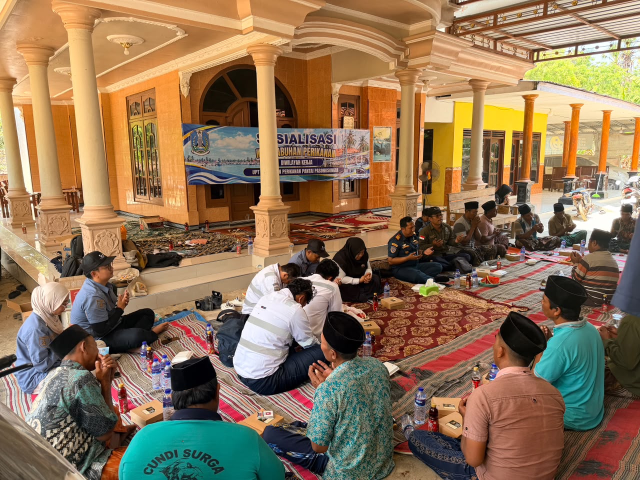 Tingkatkan Keselamatan dan Legalitas Nelayan, KSOP Kalianget Bersinergi dengan Dinas Kelautan dan Perikanan Gelar Sosialisasi Pas Kecil di Tanjung Saronggi Kabupaten Sumenep