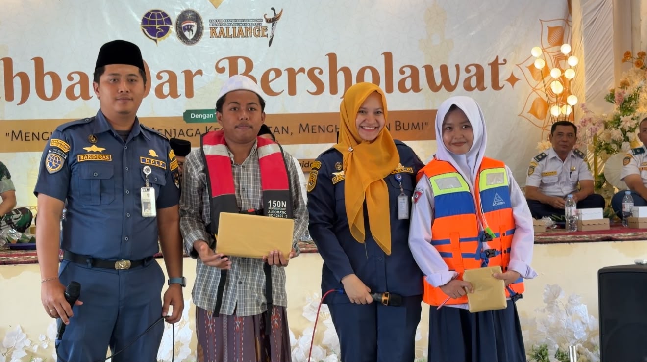 Gelar Syahbandar Bersholawat, KSOP Kalianget Edukasi Santri Ponpes Aqidah Usymuni tentang Keselamatan Pelayaran