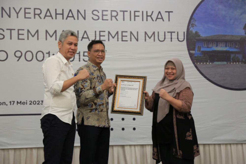 Penyerahan Sertifikat Sistem Menajemen Mutu ISO 9001:2015