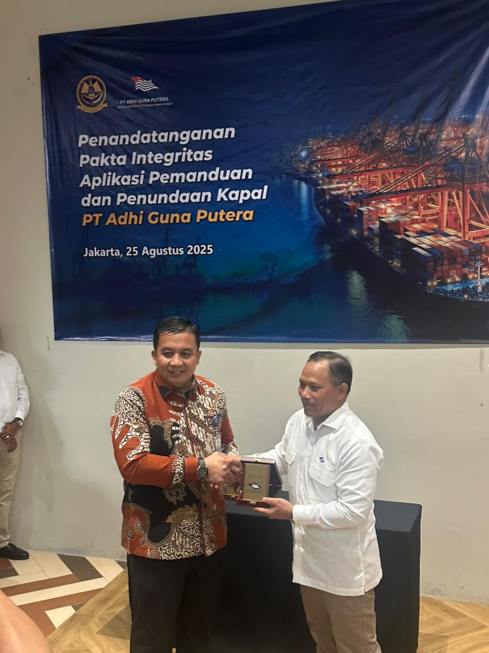 Penandatanganan Pakta Integritas Sekaligus GO-LIVE Apllikasi AMK BUP PT Adhi Guna Putera yang Terintegrasi dengan Inaportnet