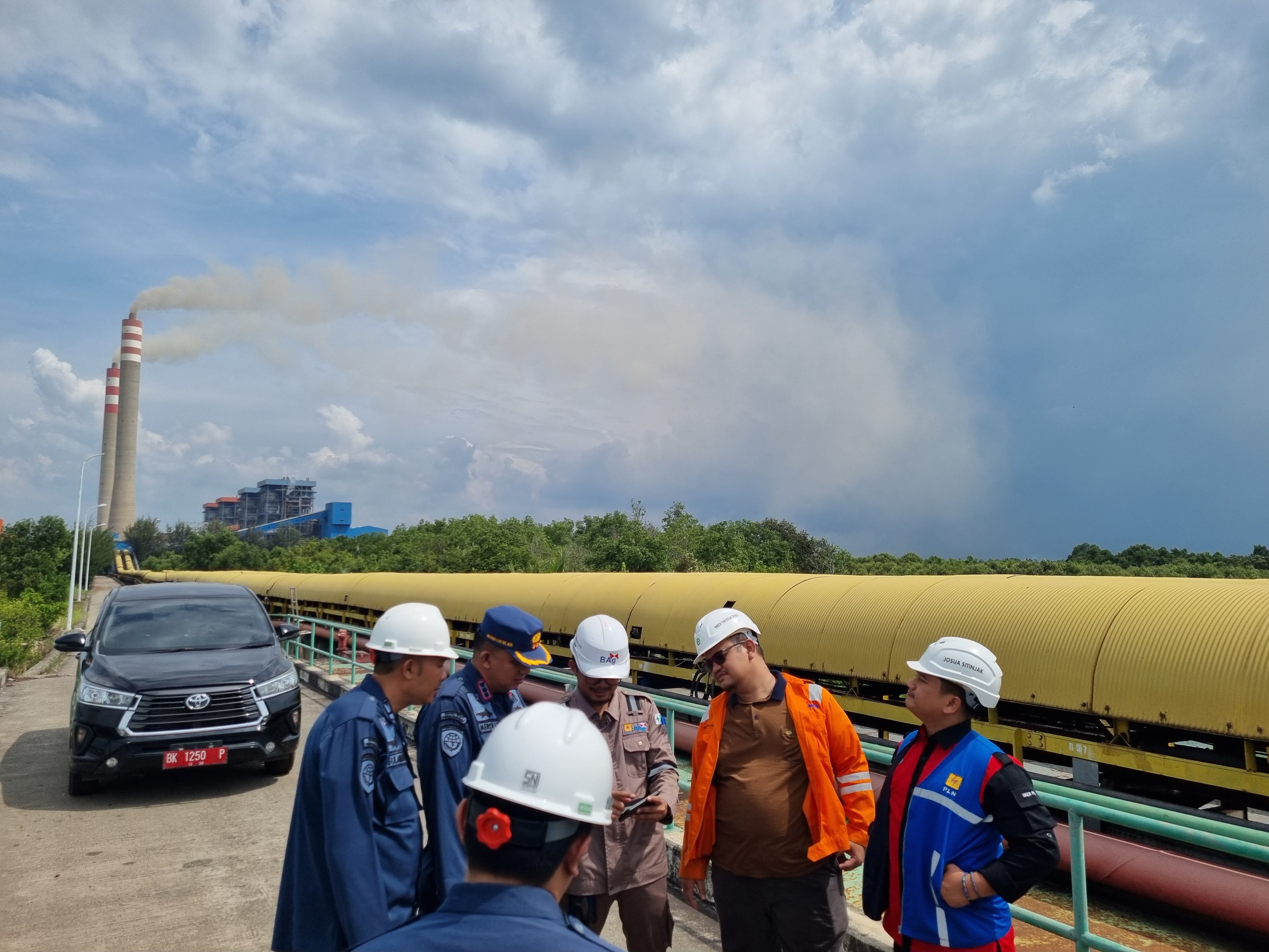 Kegiatan Monitoring AIS Receiver dan CCTV di TUKS PT. PLN Indonesia Power oleh Kepala Kantor beserta Tim LALA dan Usaha Kepelabuhanan