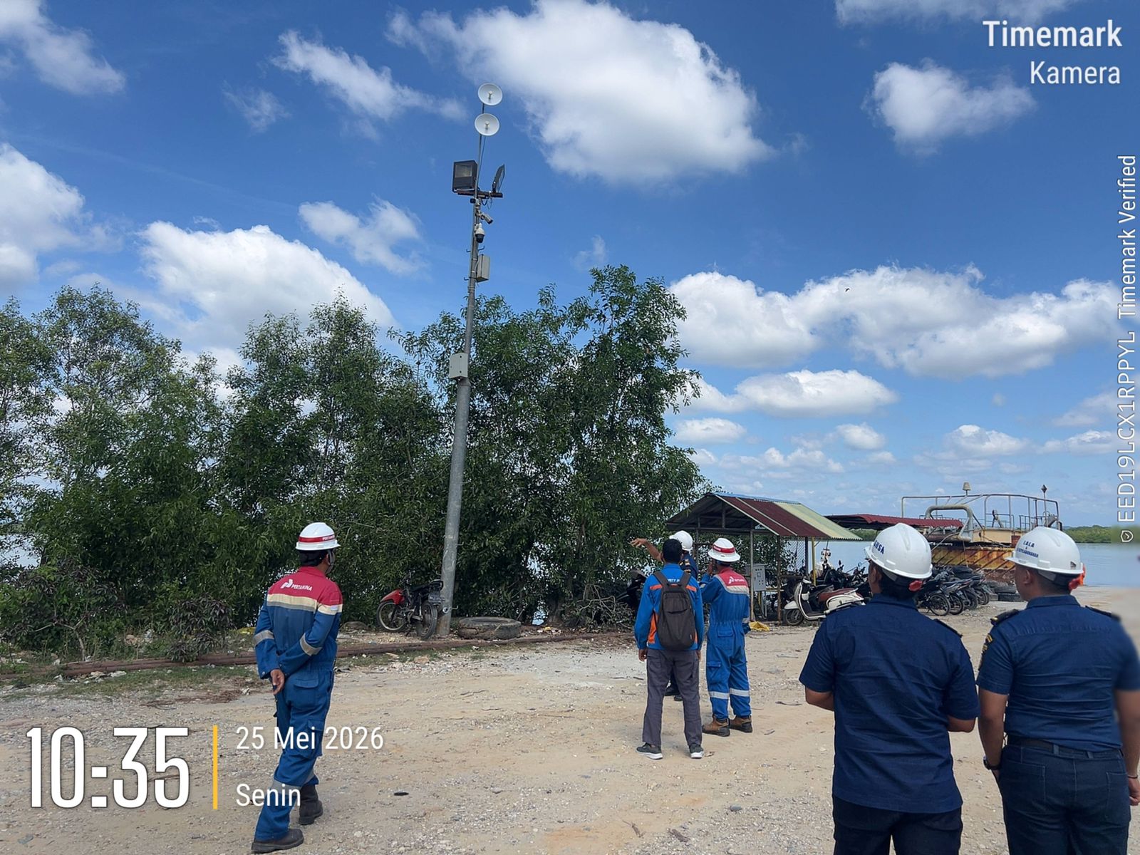 Kegiatan Monitoring AIS Receiver dan CCTV di TUKS PT. Pertamina EP oleh Tim LALA dan Usaha Kepelabuhanan