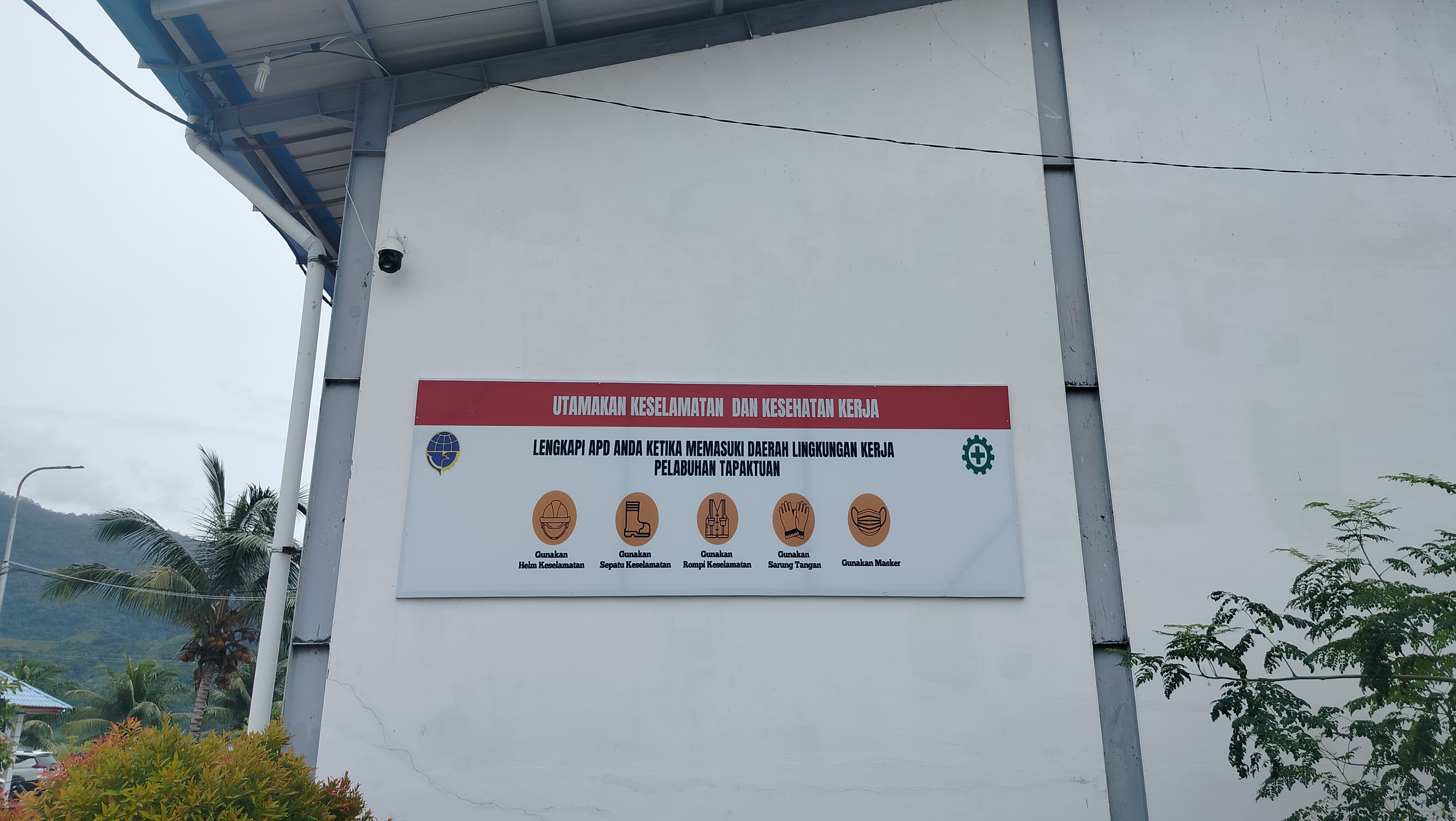Lengkapi APD Ketika Memasuki Daerah Lingkungan Kerja Pelabuhan