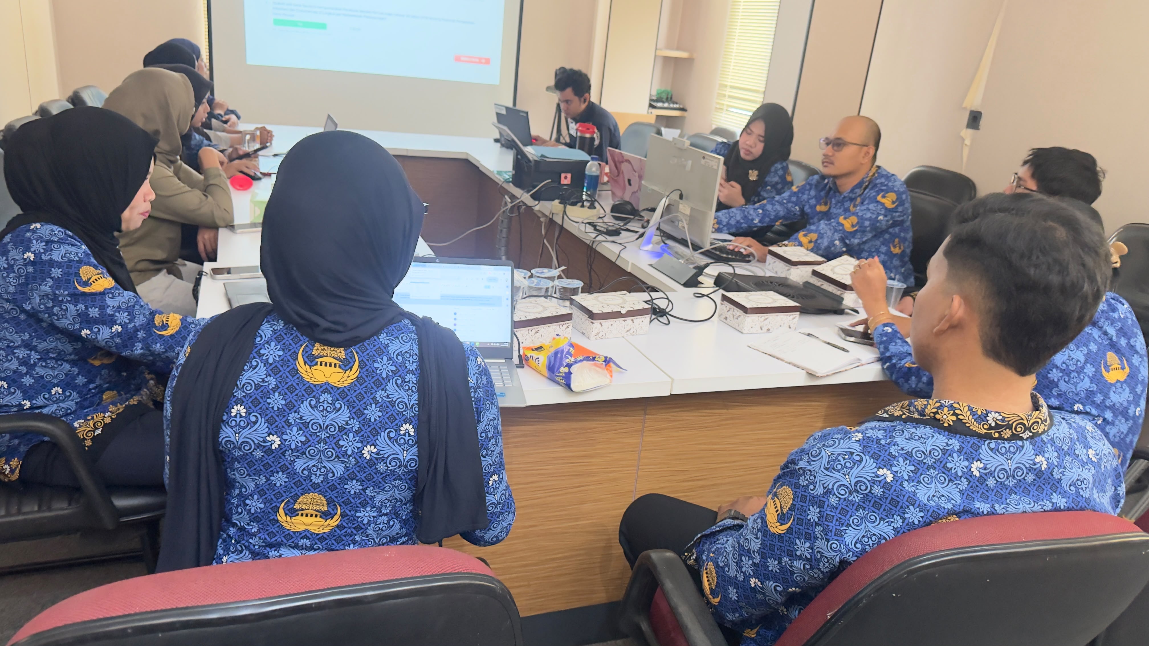 Rapat terkait pengelolaan pelayanan informasi KSOP Kelas IV Muara Angke